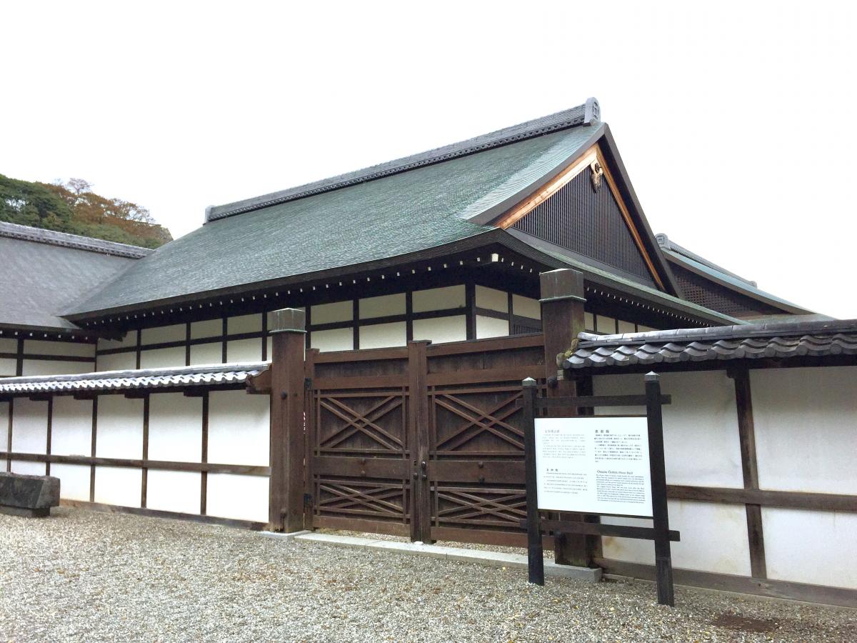建物は当時のように木造で復元されています。