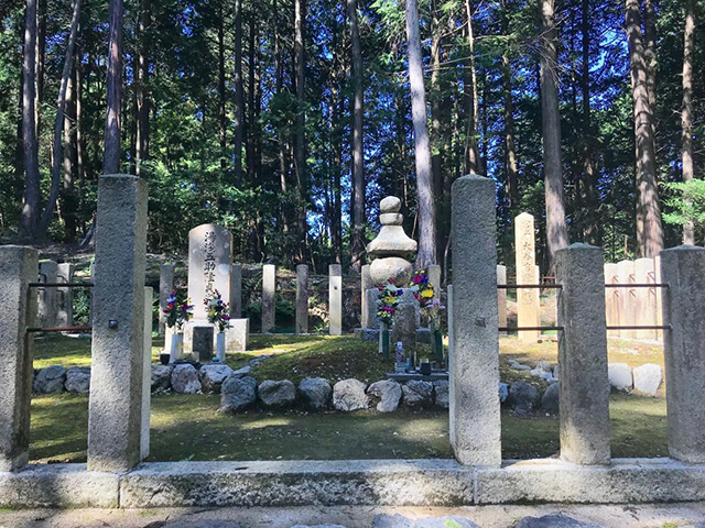 湯淺五助墓・大谷吉継墓