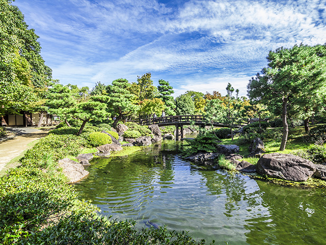 白鳥庭園