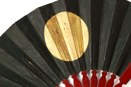 黒地二金ノ巴紋軍扇