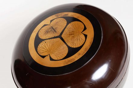 三ツ葉葵紋蒔絵食籠