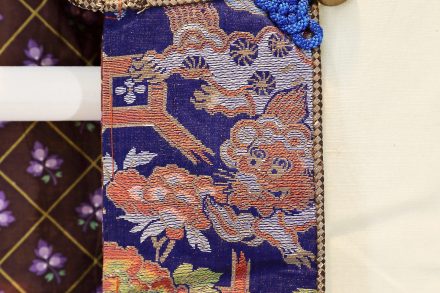 白羅紗地丸に荒枝付右三階松紋陣羽織