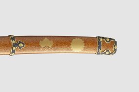 金梨子地菊桐紋蒔絵鞘 糸巻太刀拵