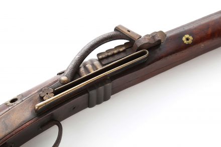 火縄式銃砲 無銘（銃把桜花文散真鍮象嵌火縄銃）