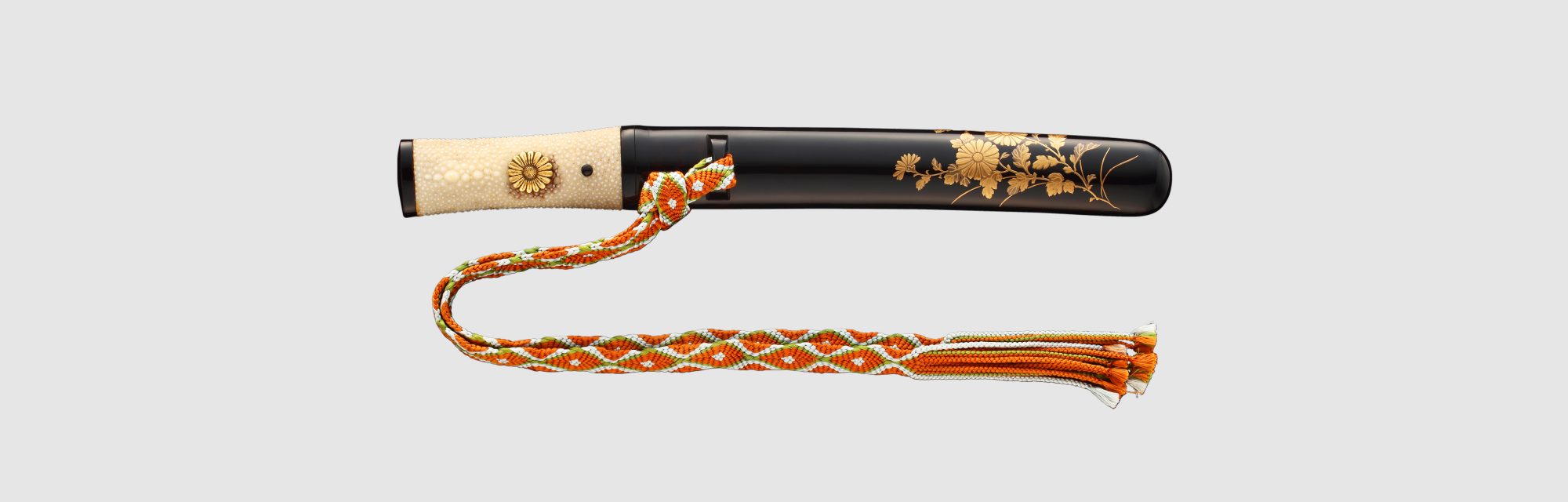 黒蝋色葡萄花蒔絵鞘 合口 短刀拵