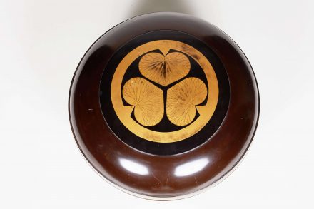 三ツ葉葵紋蒔絵食籠